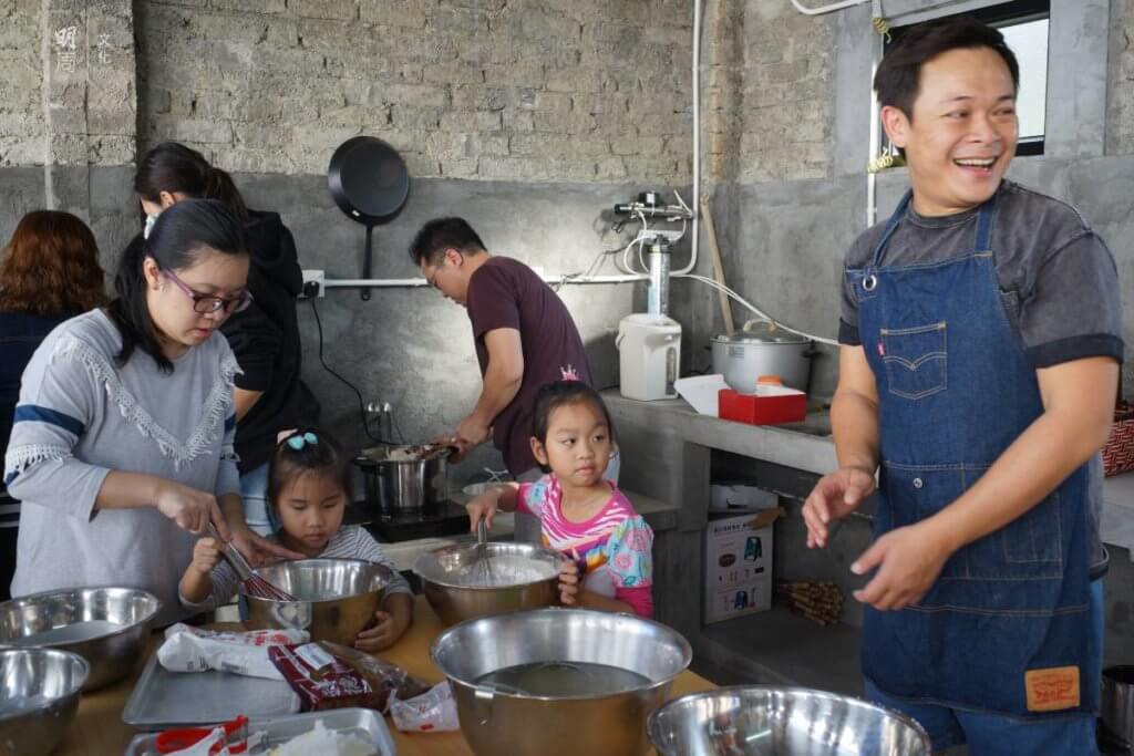 Kids Club其中一個目標是實踐farm to table，第一炮由導師梁祖堯教煮蘿蔔糕。
