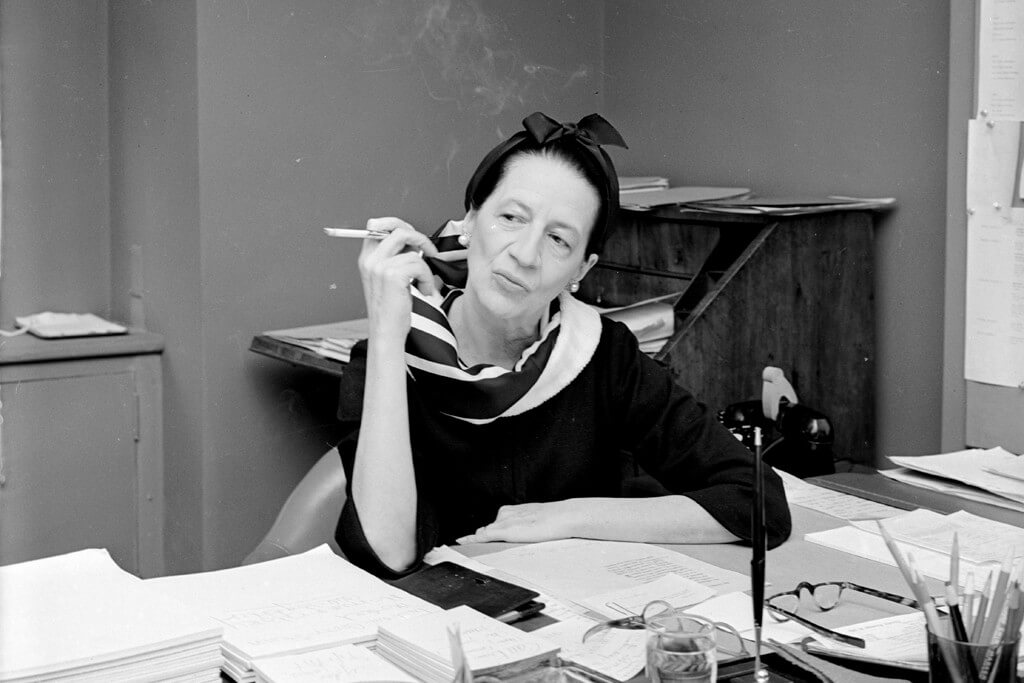 diana-vreeland-at-her-desk-at-vogue-magazine