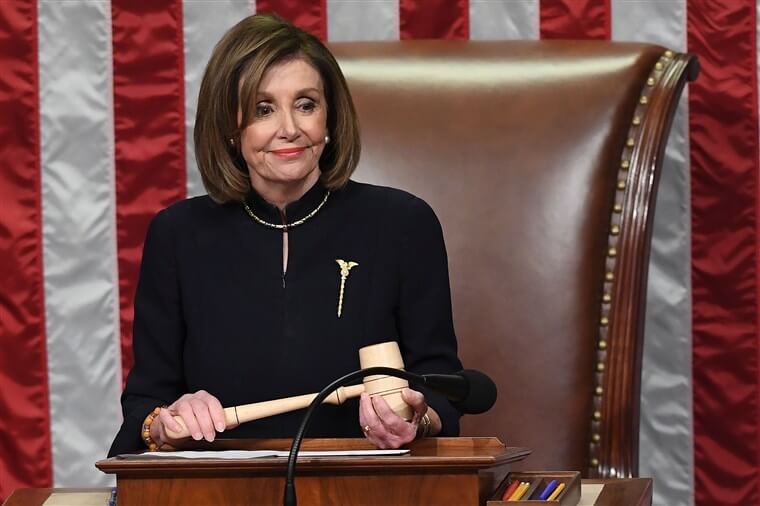 昔日眾議院的規則裡，議會衛士（sergeant-at-arms）會拿起狼牙棒，用作「恢復禮節」，Nancy Pelosi 佩戴的狼牙棒胸針，此舉意味深長。