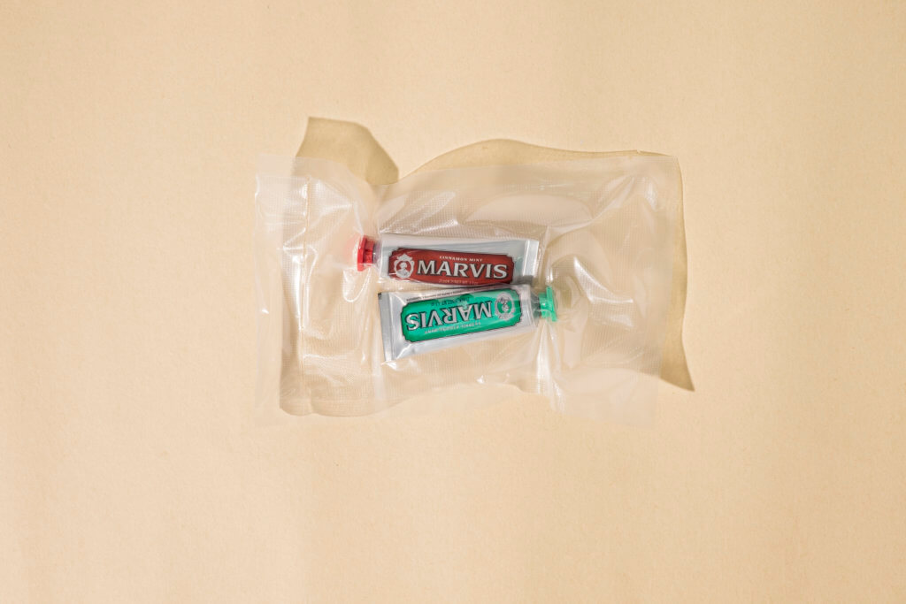 Marvis Cinnamon Mint Toothpaste $161.17（MR.PORTER)