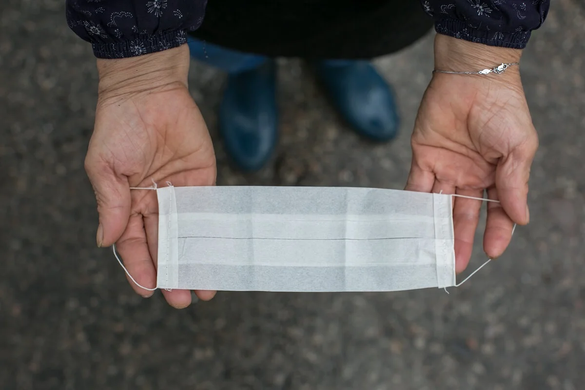 口罩薄過紙 清潔工守住城市的最後防線：「只能自求多福……」 -社會- 明周文化