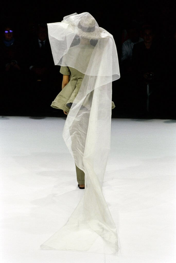 yohji-yamamoto-spring-1999-rtw-detail-03-may-andersen