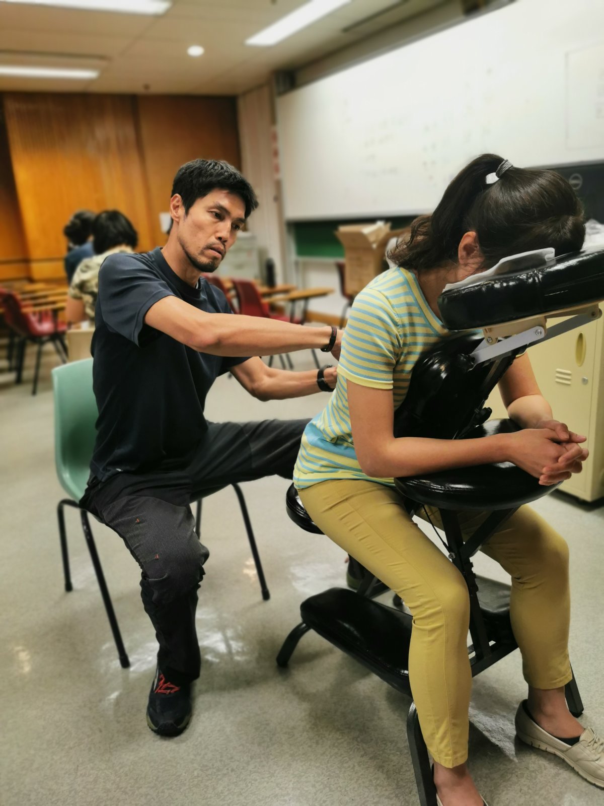 香港失明人協進會在2019年為現職按摩師的視障會員提供職業培訓 (圖片由受訪者提供) 