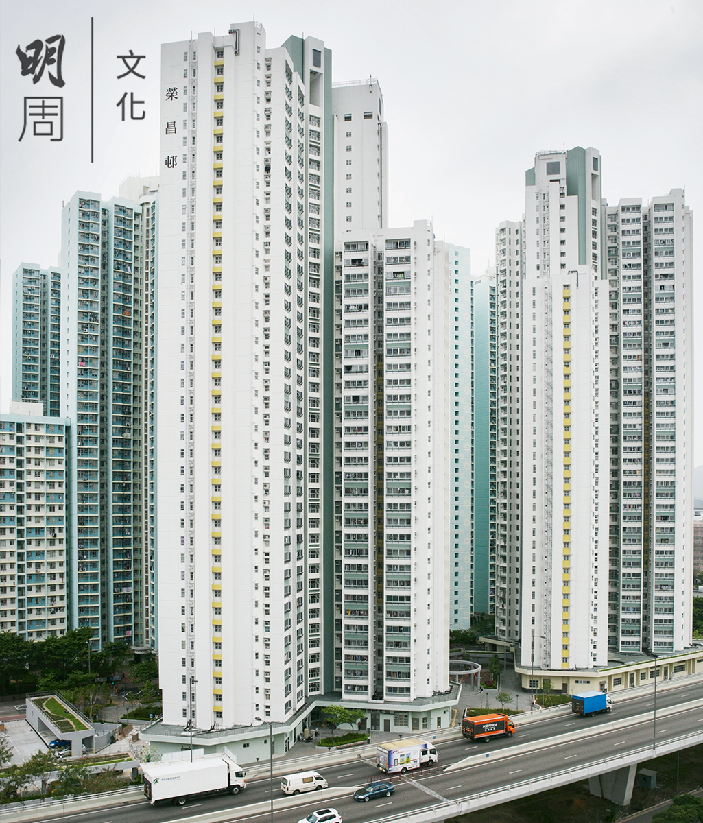 房署為深水埗榮昌邨面向西九龍走廊的單位，加設了減音露台。