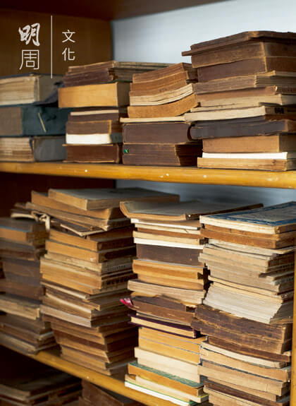 新亞研究所有十多萬藏書，不少都是絕版線裝書。