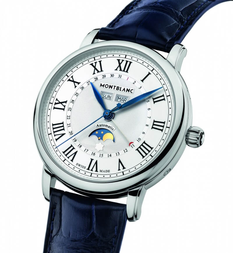 朴敘俊在劇中配戴MONTBLANC 明星傳承系列全日曆腕錶，約$37,125。