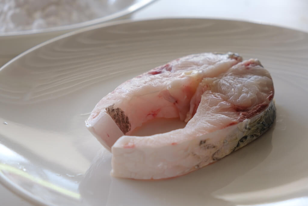 熏魚多用淡水魚，因為喜其肉質結實，煮好口感更實在。
