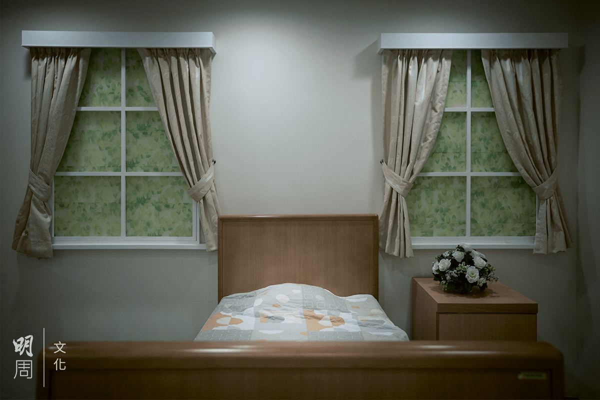 香港防癌會賽馬會癌症康復中心的惜別軒，環境佈置令家人領遺體時感覺離去的病人猶如安睡在睡房中。