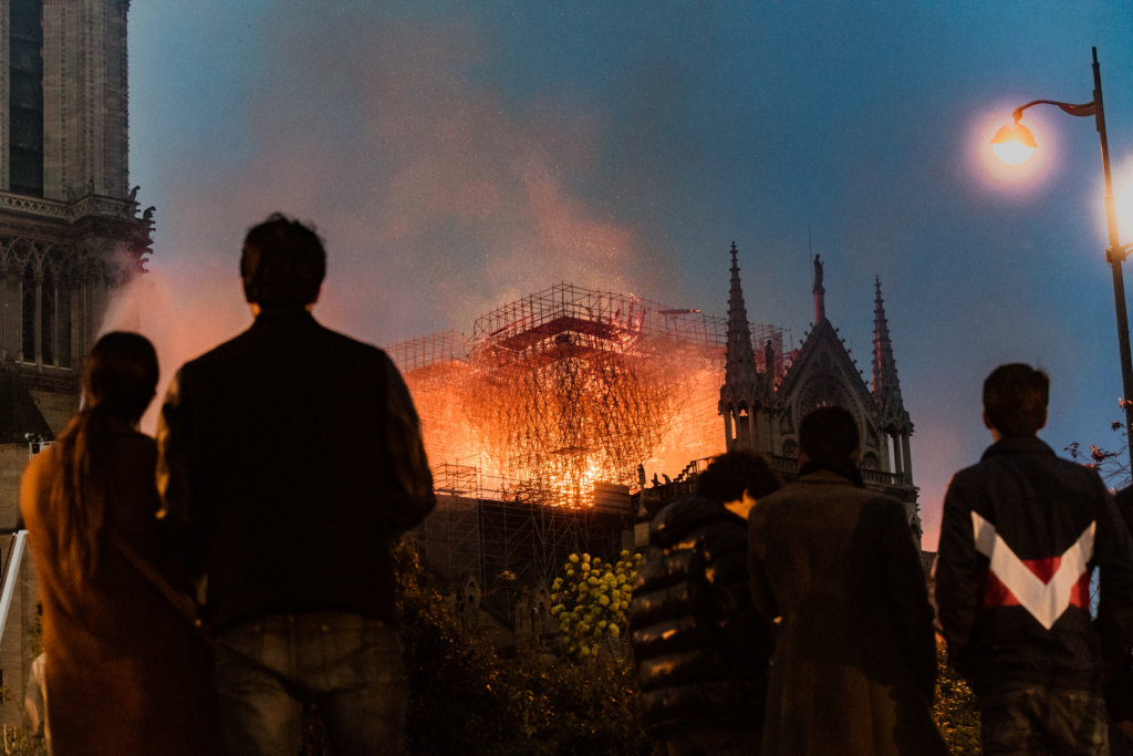 一年前的四月十五日，巴黎聖母院大火（圖片：法新社）
