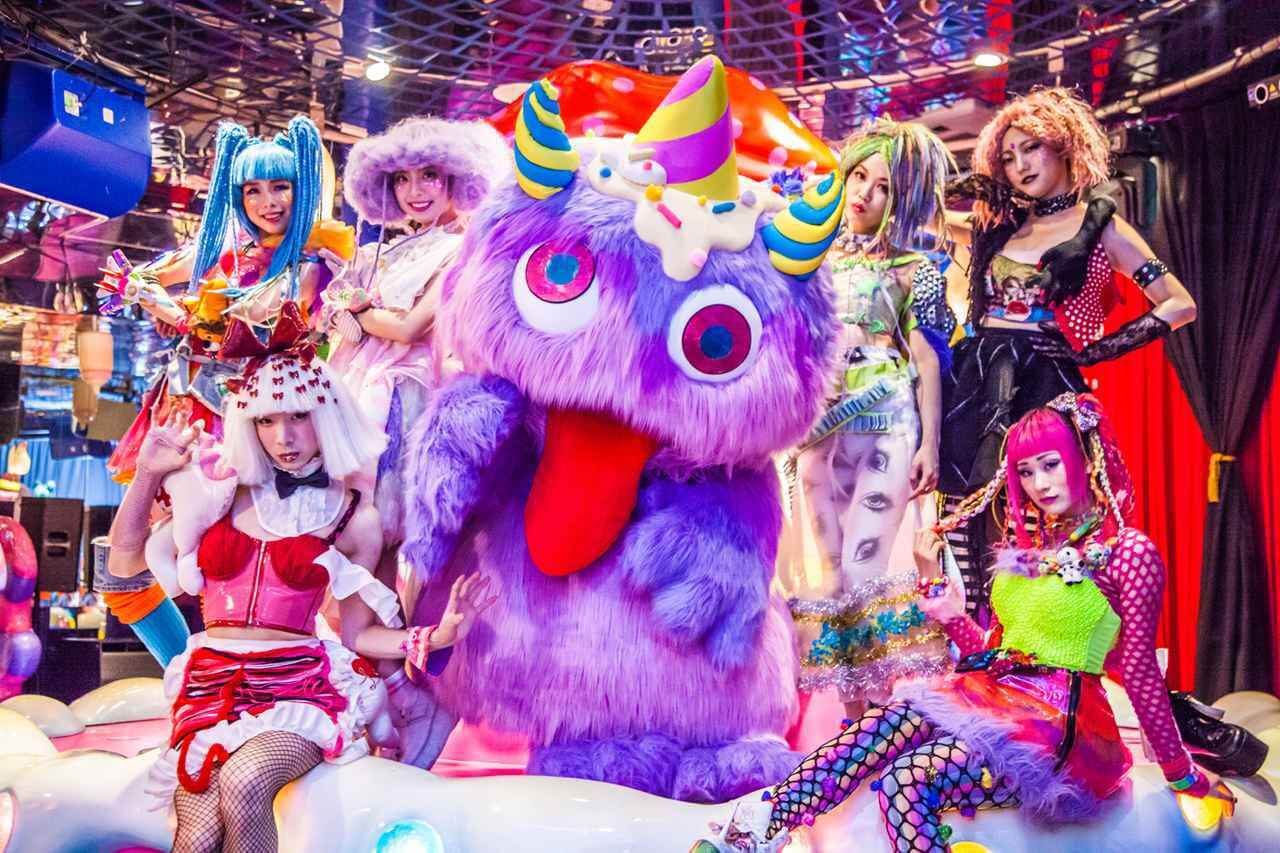 劇中拍攝地點為原宿的Kawaii Monster Cafe，現實生活中同樣是日本年輕人的熱點。