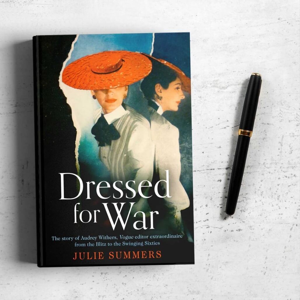 Julie Summers著的《Dressed for War》紀錄了二戰時期英國版《Vogue》Audrey Withers如何改革雜誌內容，加入戰爭報導的故事。