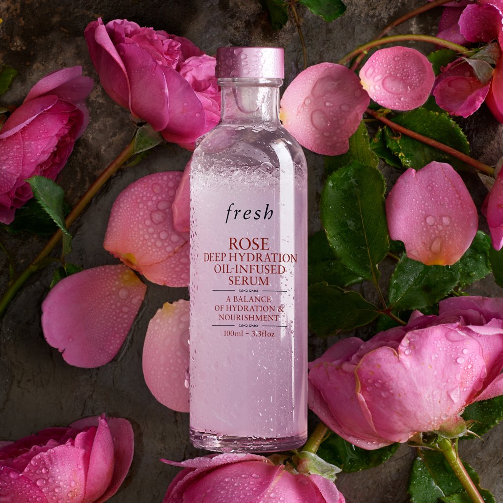 Fresh Rose Deep Hydration Moisturizer 50ml HK$380   Fresh 所採用的大馬士革玫瑰，教人聯想到浪漫與皇室的高貴，也是多個世紀以來美容配方的基本用料。其珍貴的油分可以調理肌膚，玫瑰之香更可使人心情暢快。