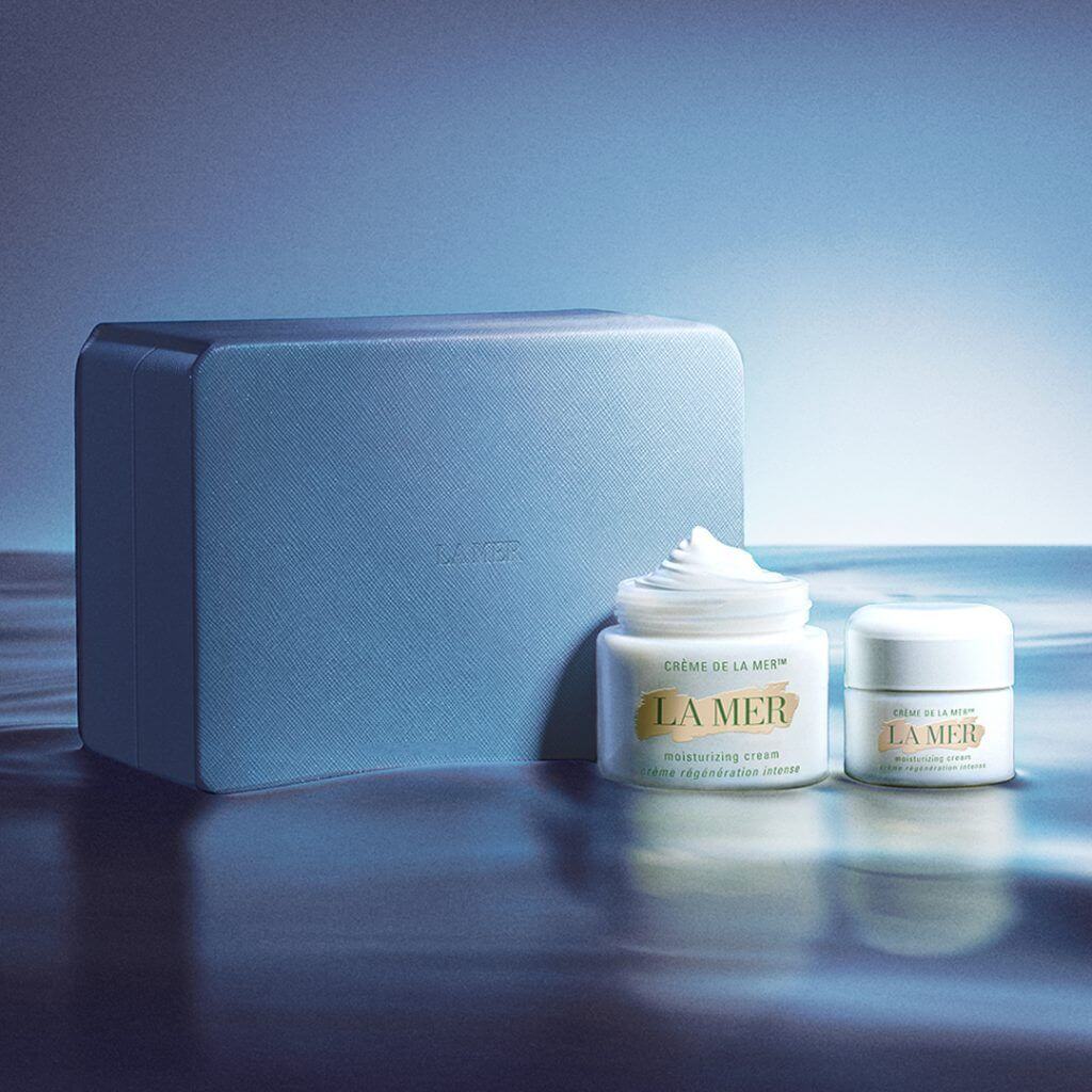 La Mer The Crème de la Mer Duet HK$2,700   自2017年創辦「海藍的心」海洋保育基金，支持世界各地的海洋保育項目，各國團隊每年都會在社區發起清潔海岸和海灘活動，讓這小小的參與帶來重大的改變。