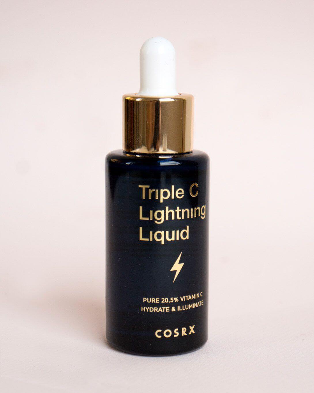 這支來自韓國品牌COSRX 的 Triple C Lightning Liquid，有抗氧化及阻止色素生產的作用，同時亦能提高皮膚光澤度。產品的成份含的維他命C是市面上數一數二的高，因此使用時只需加入小量於個人護膚品，就能達致保護肌膚的效果。
