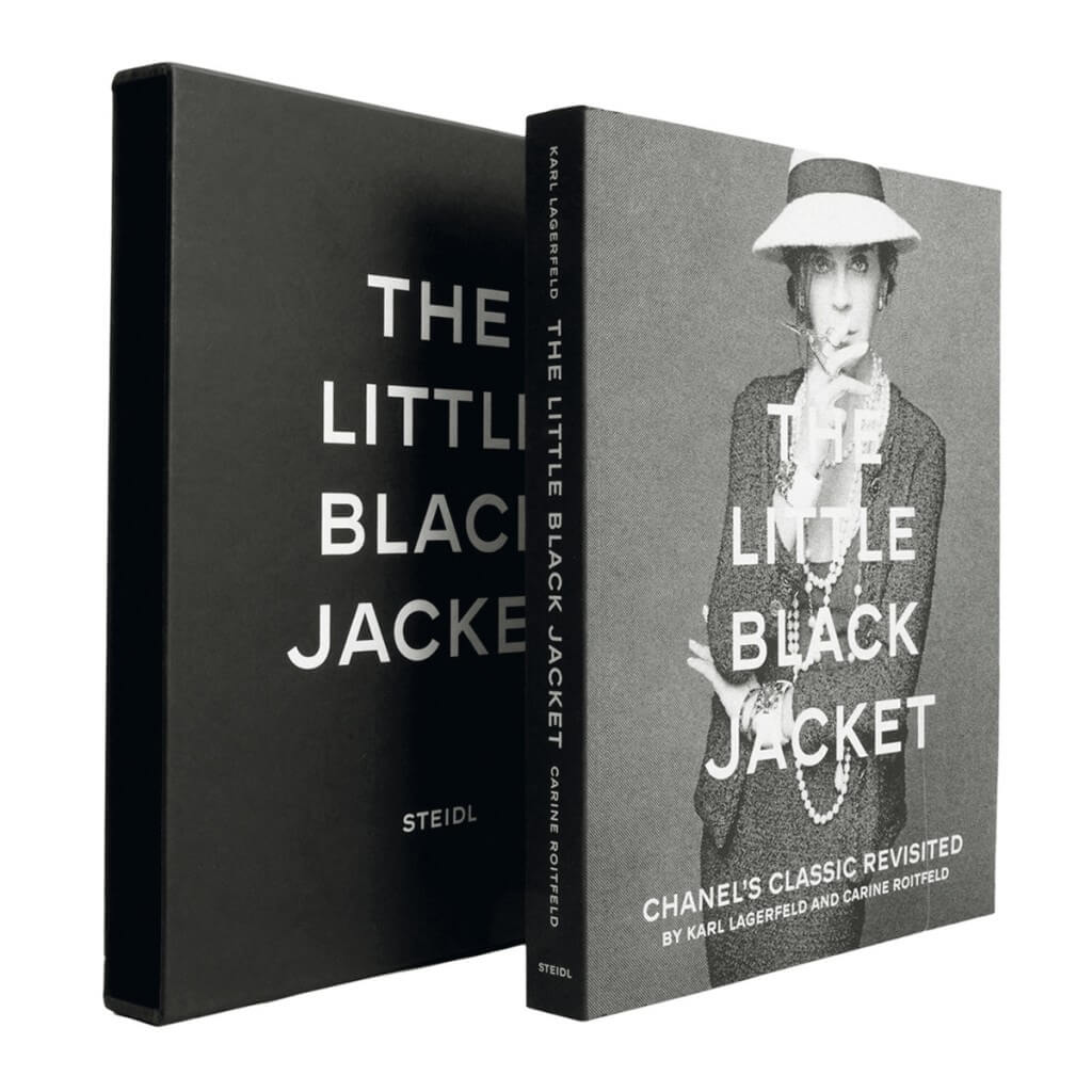Karl Lagerfeld在二零一二年親自出版攝影集《 The Little Black Jacket: Chanel 's classic revisited by Karl Lagerfeld and Carine Roitfeld 》，收錄超過一百幅名人模特兒穿上CHANEL小黑外套後的照片。他在書中表示：「時尚世界有些設計歷久彌新：例如牛仔褲、白襯衫，當然亦少不了一件CHANEL外套。」