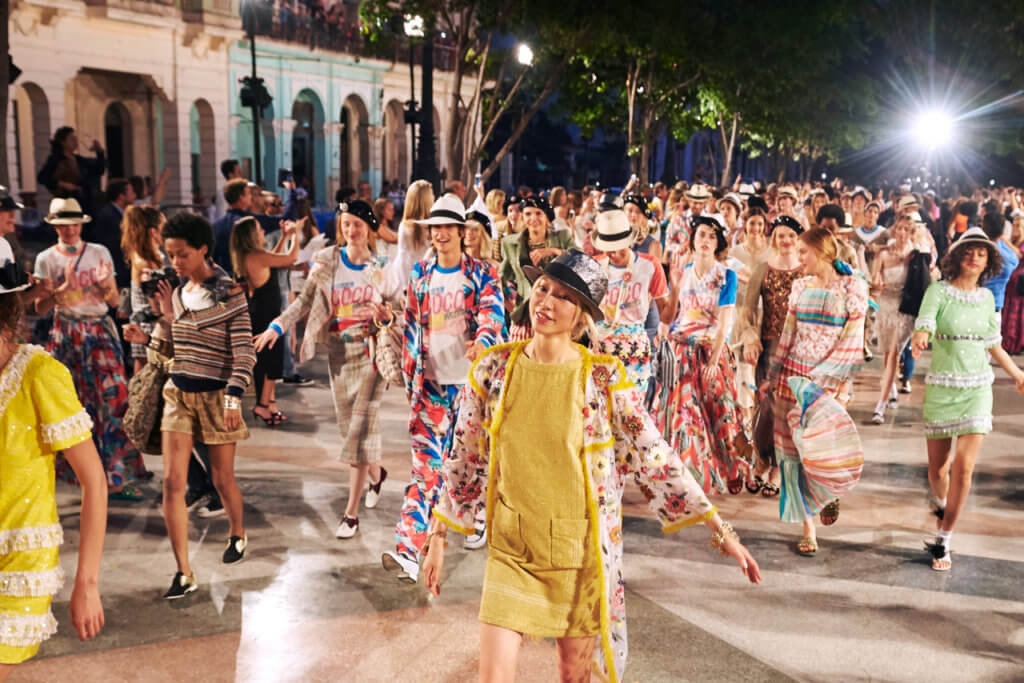 度假系列（Cruise）近年成為品牌重點投資活動。圖為2016年在古巴舉辦的Chanel Cruise系列時裝騷。
