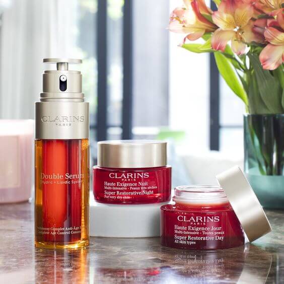 Clarins Super Restorative Night Cream 50ml HK$1,060  Clarins Super Restorative Day Cream 50ml HK$1,000  Clarins Double Serum 50ml HK$900   自1987年起不起用任何動物箤取、停企動物測試，同時推行基層、本地和實用的措施，以保護歐洲、亞洲和南美洲的生物多樣性。