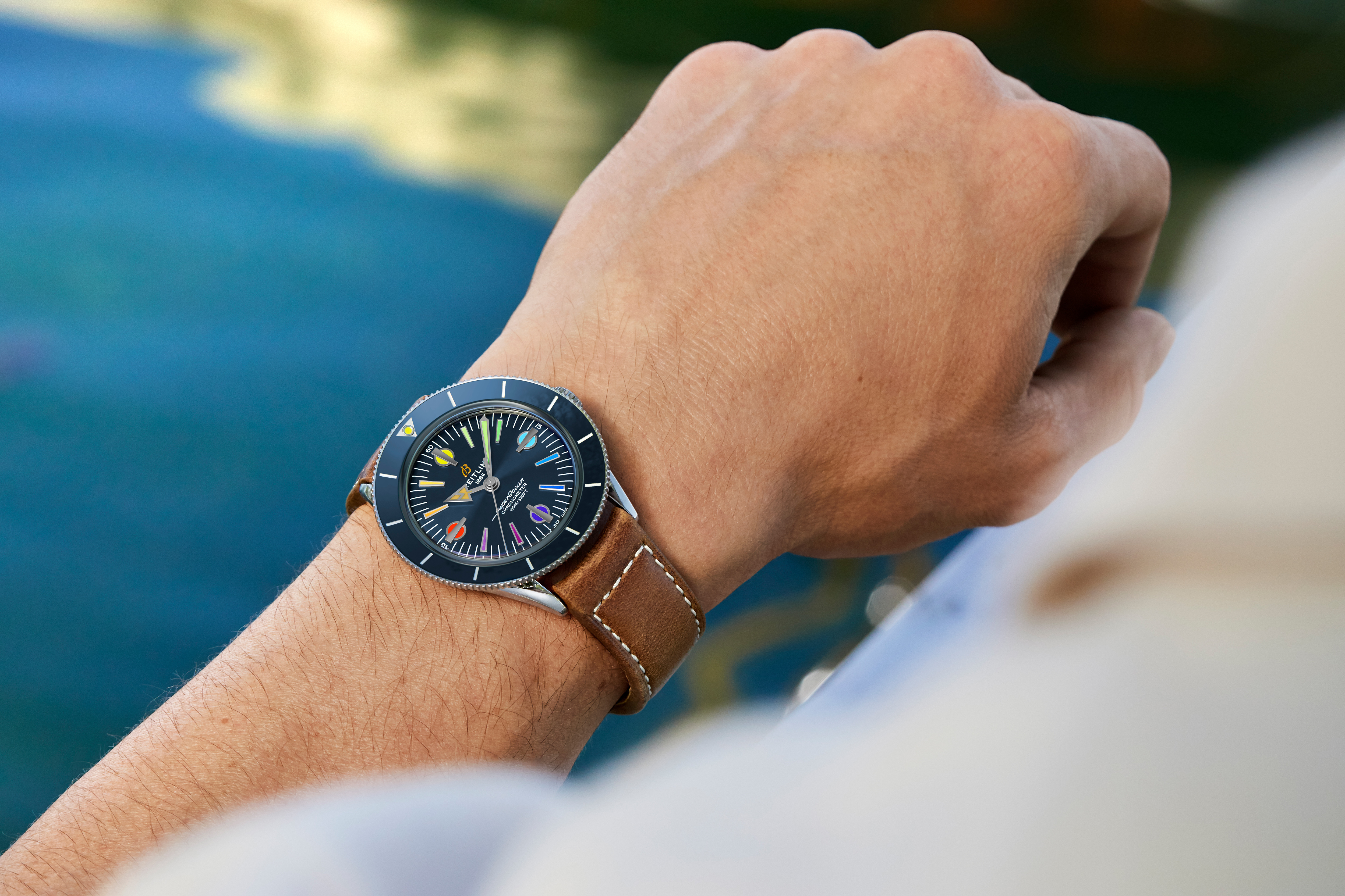 Superocean Heritage '57腕錶直徑四十二毫米，錶殼厚9.99毫米。