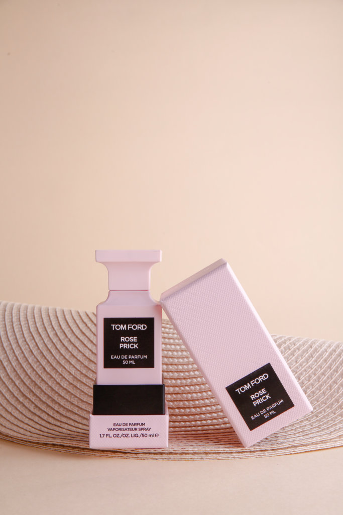 Tom Ford Rose Prick $2,400/50ml 香水選用了法國五月玫瑰、土耳其玫瑰和保加利亞玫瑰，瓶身以啞光玫瑰粉紅為設計，散發玫瑰的魅力 