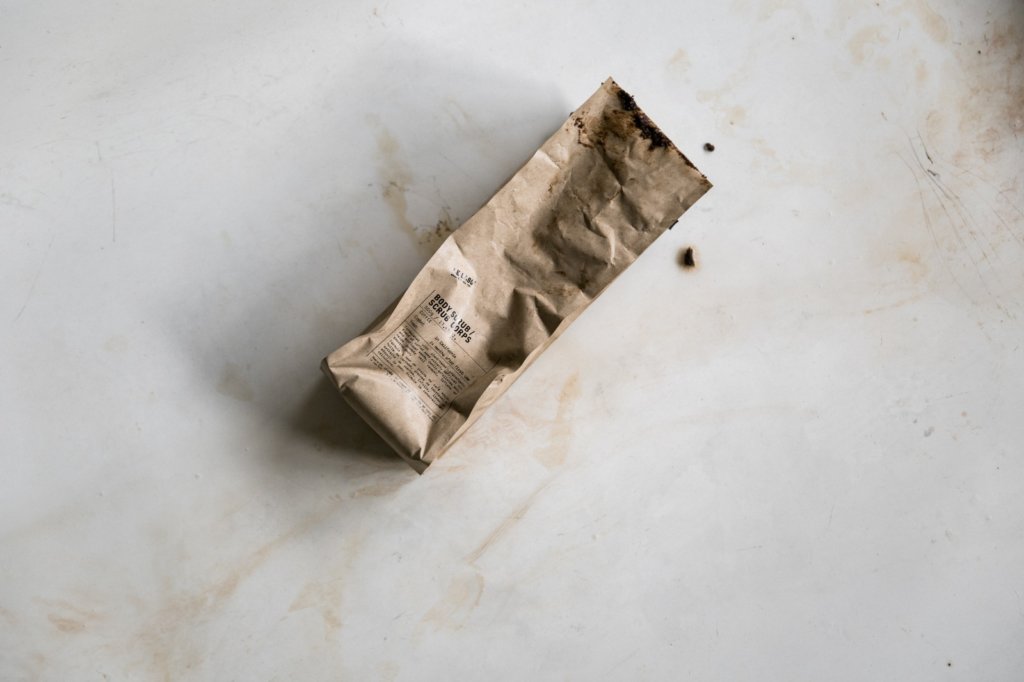 Le Labo咖啡身體磨砂 $390/ 500g Le Labo的BODY-HAIR-FACE 系列主打以天然植物成分製作而成，Le Labo咖啡身體磨砂配方含有咖啡種子作磨砂功用，用的時候身體看起來髒髒的，但其實是個讓皮膚變乾淨柔滑的體驗。 