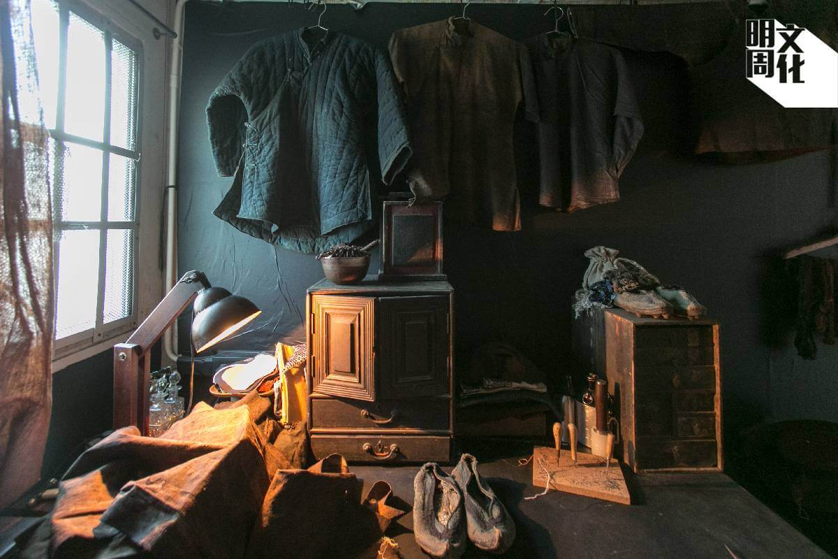 Onka細小的工作室收藏了不少遠至清末的古衣物、古布和器物