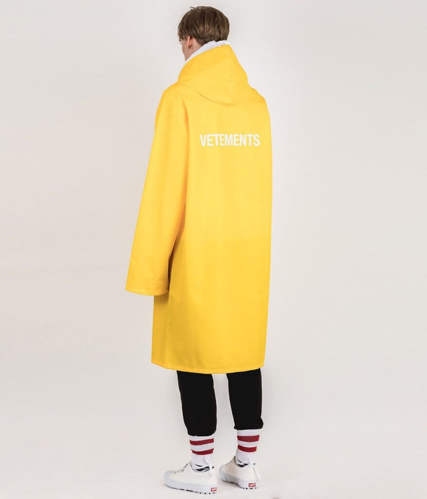 VETEMENTS 黃色雨衣