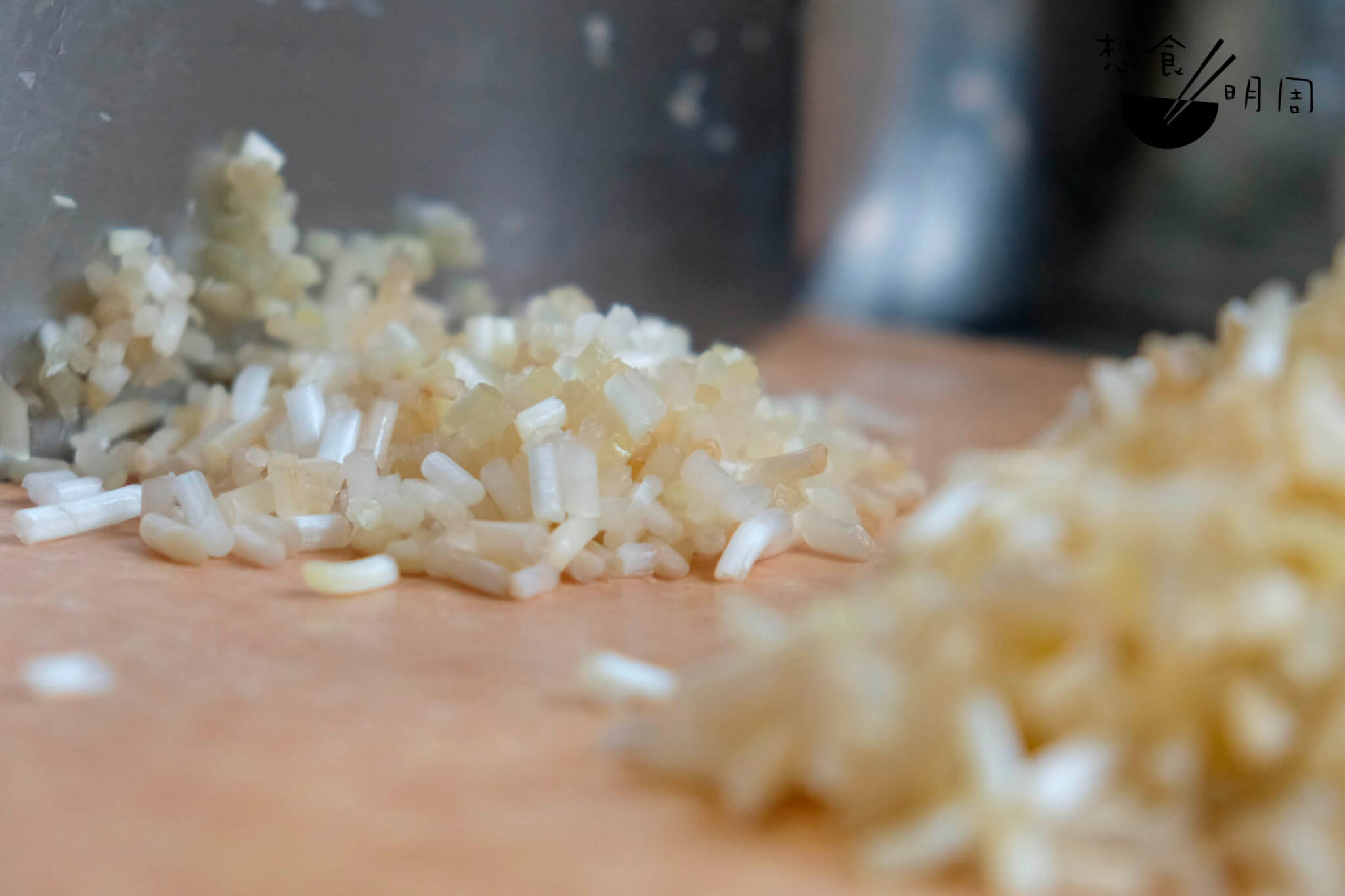 豆芽梗要切得短少，保留口感而又有細碎滋味。