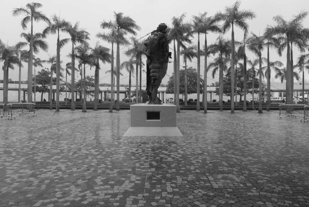 The Flying Frenchman by César, Tsim Sha Tsui, Kowloon, Hong Kong, 1 August 2020. Restrained by ropes. (photograph: John Batten) 