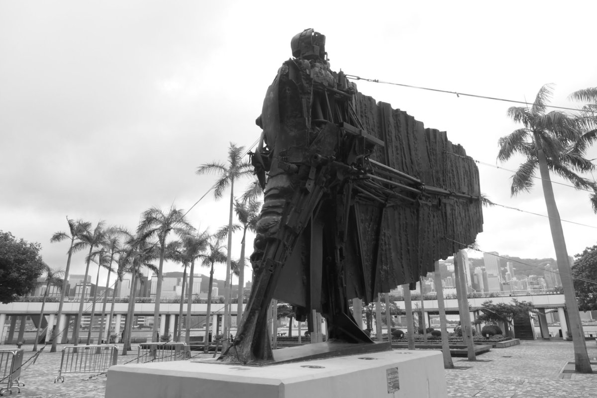 The Flying Frenchman by César, Tsim Sha Tsui, Kowloon, Hong Kong, 1 August 2020. Restrained by ropes. (photograph: John Batten) 
