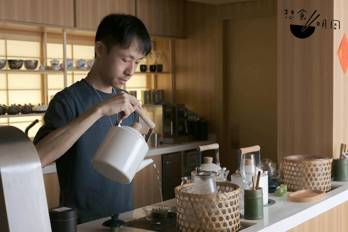 為捕捉荷花盛放的香氣，汴京茶寮主理人Justin都會即買即窨製花茶。
