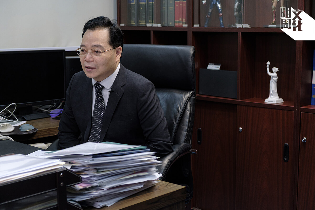 楊浩然律師認為，案件涉及公眾利益，律政司介入並撤銷檢控，有責任向公眾披露更多資料。