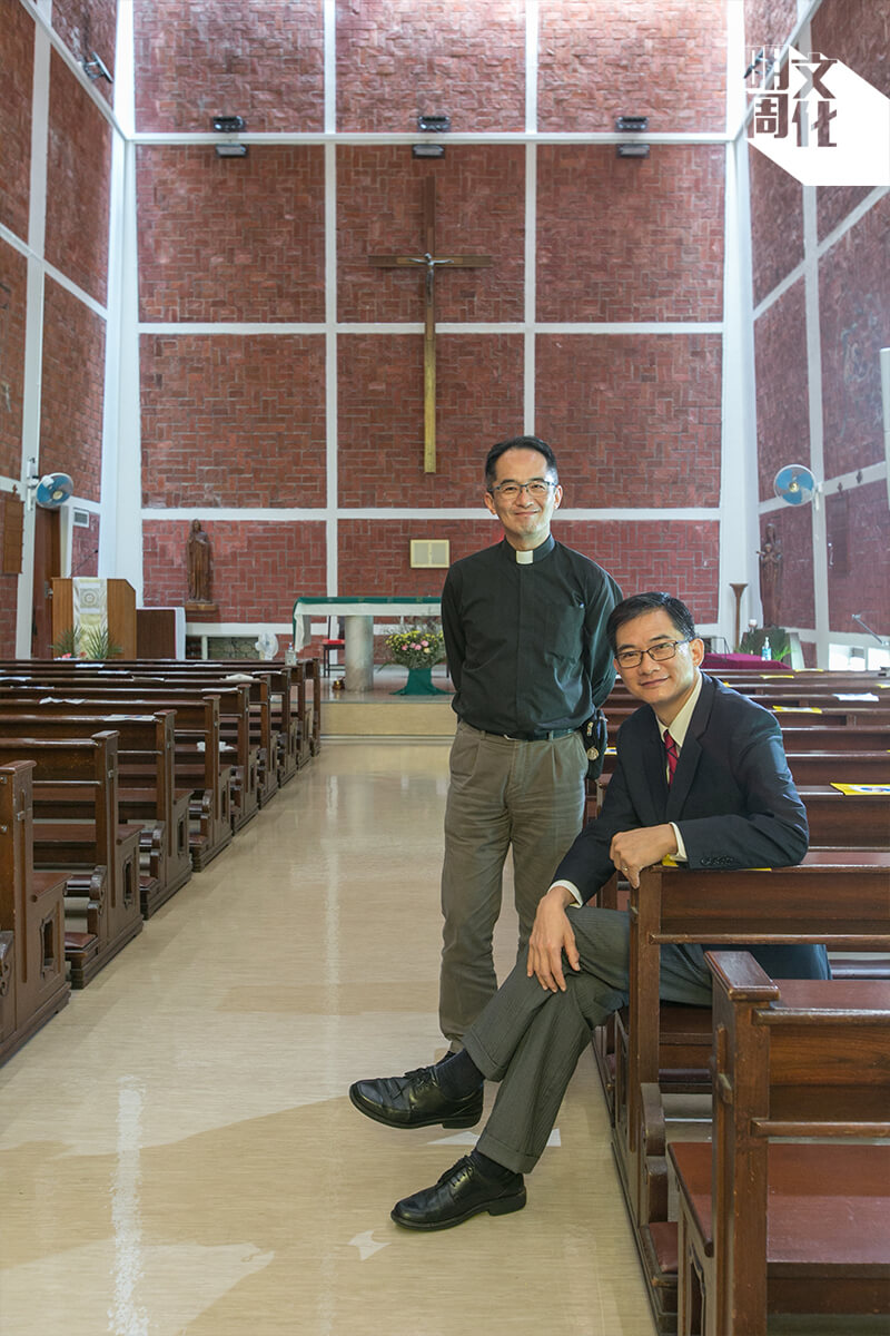 蘇英麟在大學畢業後，曾經在香港華仁任教，徐立人神父是他的學生。