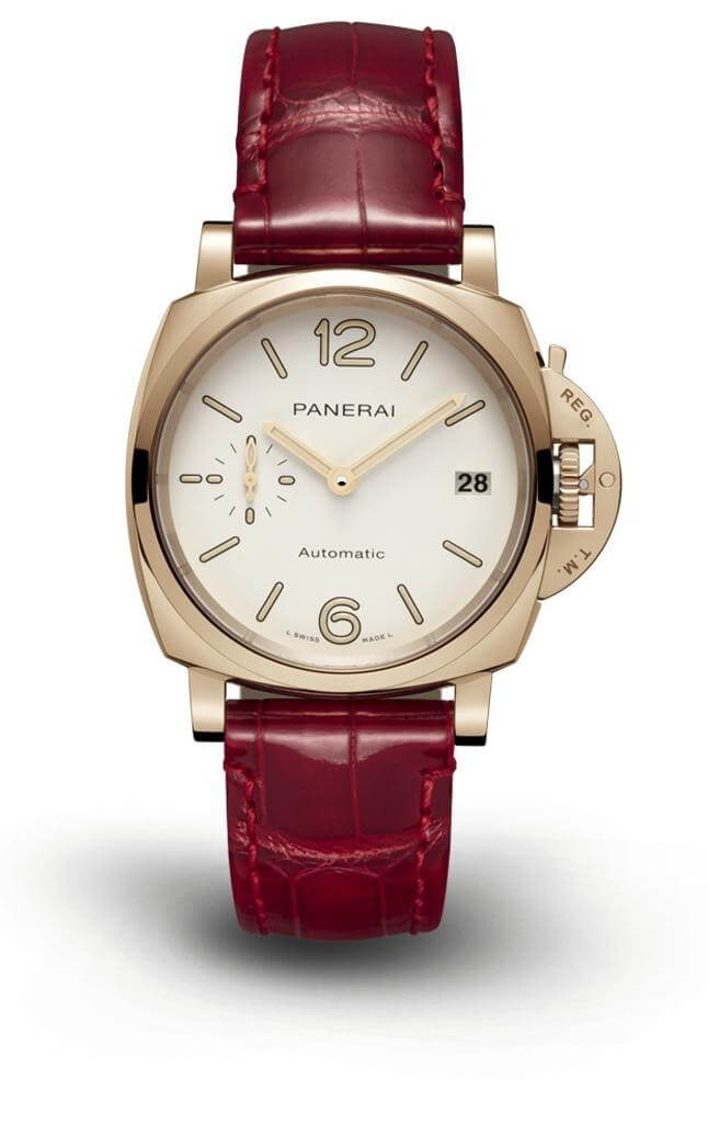 PANERAI LUMINOR DUO PAM1045 $116,000 因為大尺寸腕錶的興起，三十八或四十一毫米尺寸的腕錶，現在成為女性佩戴的搶手尺寸。 剛好品牌的Luminor Duo系列一直以「纖薄」為特色，其中三十八毫米的PAM1045腕錶，具備玫瑰金錶殼，小三針與日期的功能，P.900自動上鍊機芯可在透明的後底蓋欣賞，加上可替換的錶帶，帶來色彩穿搭的高度可能之外，重要是整個設計線條流暢分明，不知不覺散發簡約氣質。