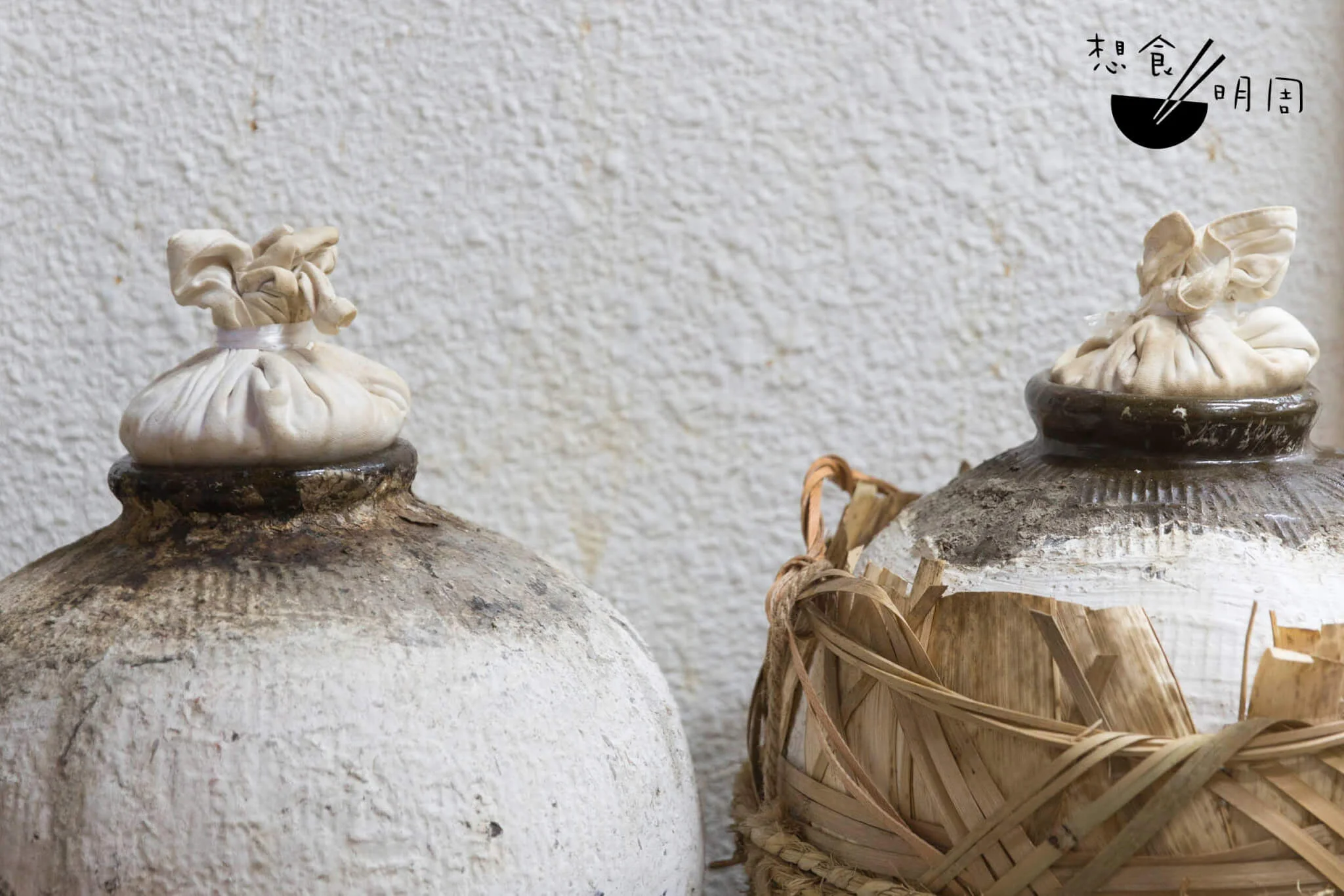天一閣用作入廚的花雕（超過25年），以陶土酒罈盛載，無彩釉在外，更為質樸。
