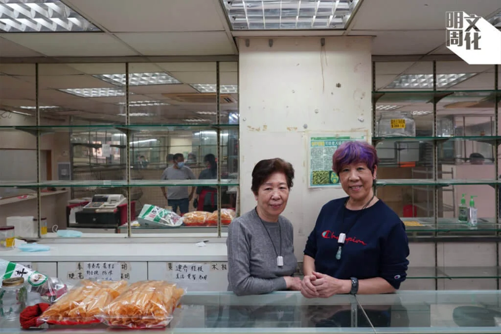 「協成行」第二代經營者卓大姐(左)、高妹(右)