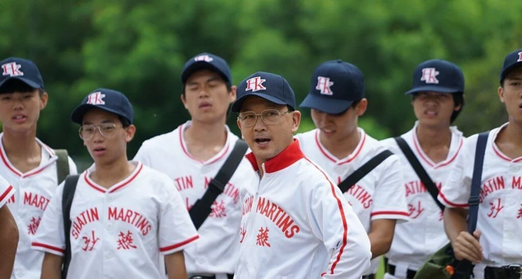 在《點五步》中，廖啟智飾演盧光輝校長，帶領校內的頑劣少年進行棒球比賽。（《點五步》劇照）