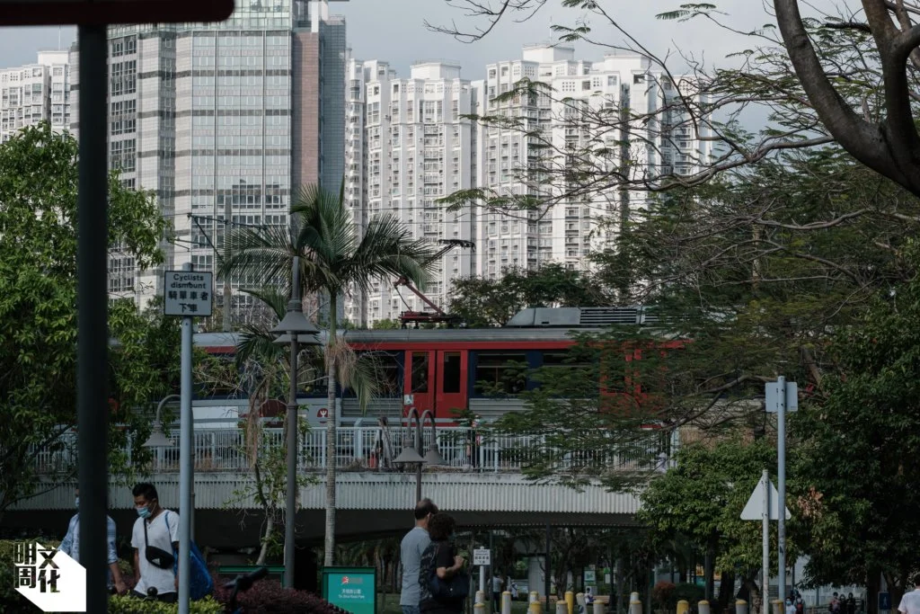 新界西是全港最低收入的區域之一，好些年，天水圍更被稱為「悲情城市」。