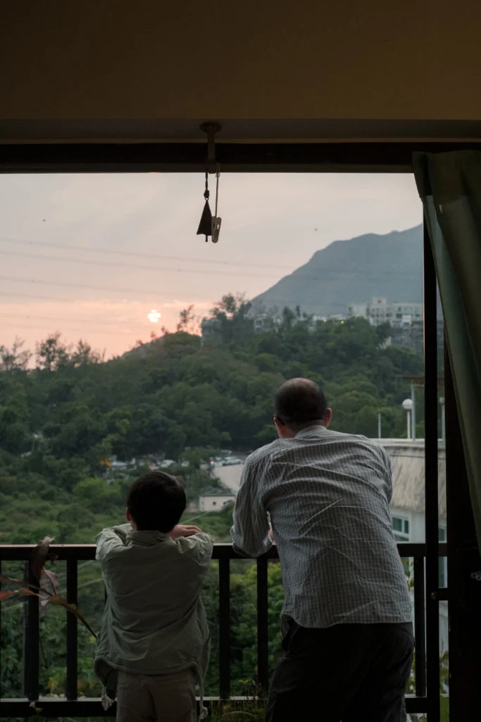 黃昏了，這次他有他的相伴。