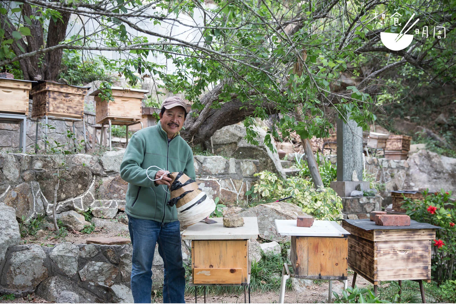對於養蜂，黃師傅雖然是半途出家，但不要小看他對養蜂的熱誠與認識。