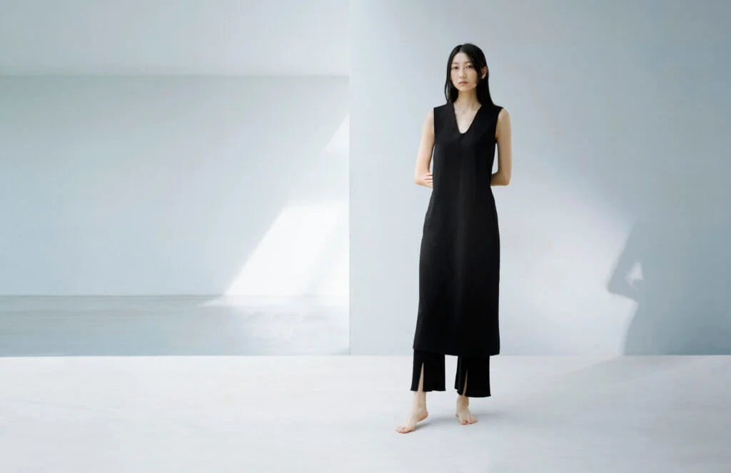 mame-kurogouchi-model-visual_airism-cotton-bra-dress