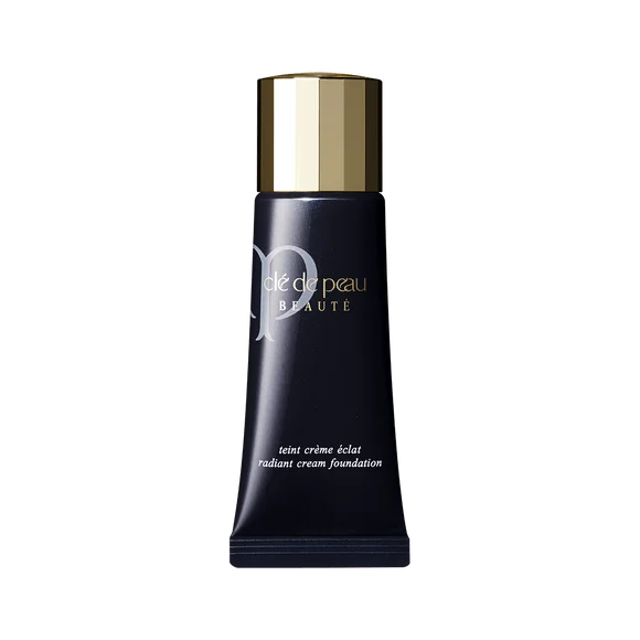 粉底推介：Clé de Peau Radiant Cream Foundation鑽光粉底霜 $980/21ml 乾肌敏感肌救星，無論當天狀況有多糟，都能呈現水潤牛奶肌的感覺，持妝卻不易氧化變暗，護膚成份亦減少對⽪膚的負擔。 