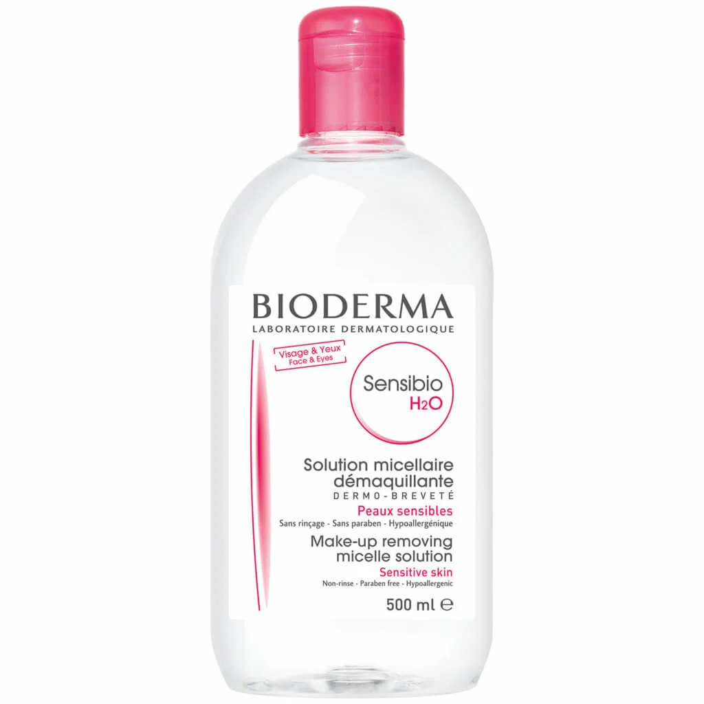 卸妝水：Bioderma Sensibio Cleansing Micellar Water Sensitive Skin 因為不適合使⽤卸妝油，便將卸妝step分為兩部份，敏感肌忌拉扯皮膚，完全沾濕化妝棉後卸掉基本底妝。
