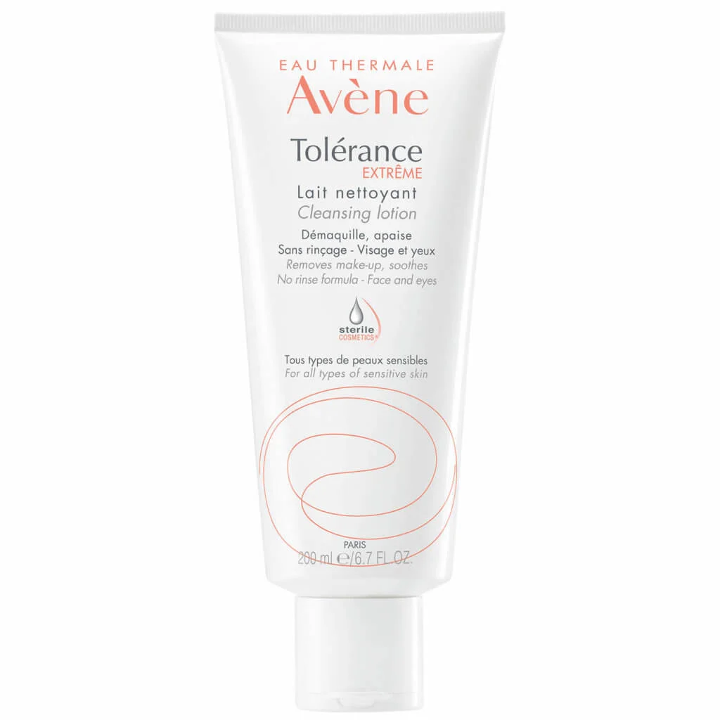 溫和卸妝：Avène Tolérance Extrême Cleansing Lotion 少部份殘留的底妝會⽤這款 cleaning lotion去除，非常溫和無負擔。 