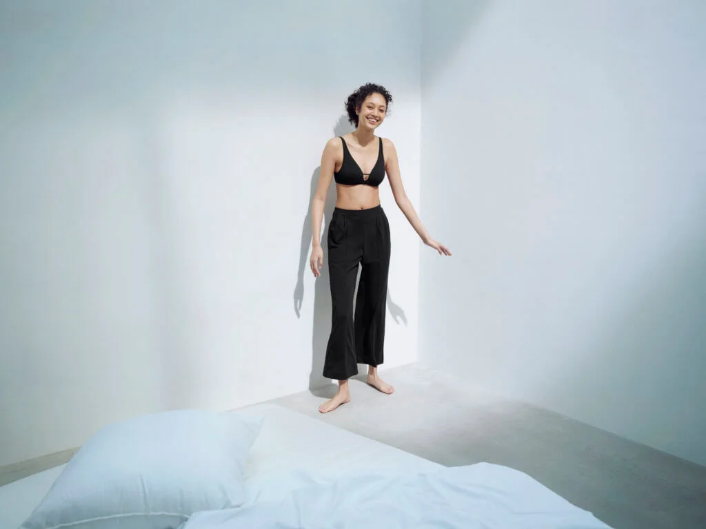 mame-kurogouchi-model-visual-airism-cotto-pants