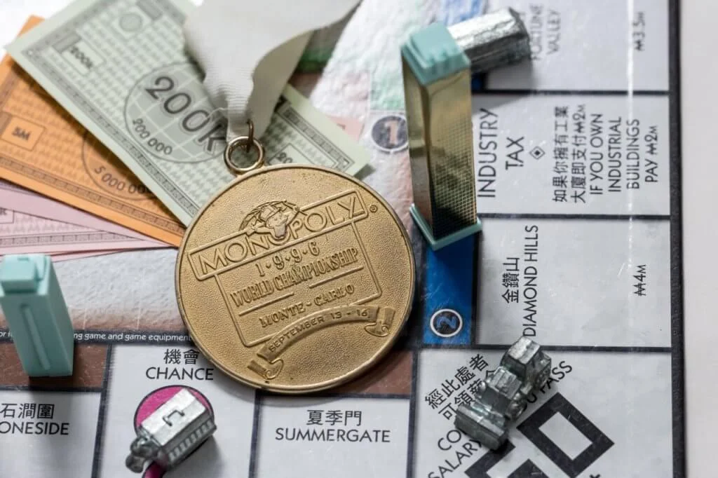 那年，畢華流代表香港參加世界《大富翁》比賽，得到了光榮的金牌。