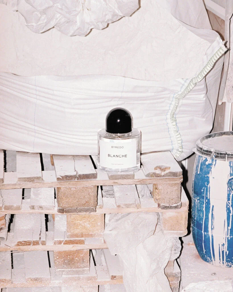 byredo_blanche-eau-de-parfum-regular_mood-shot-1