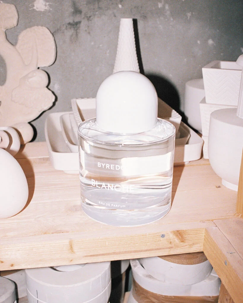 byredo_blanche-eau-de-parfum-collectors-edition_mood-shot-2