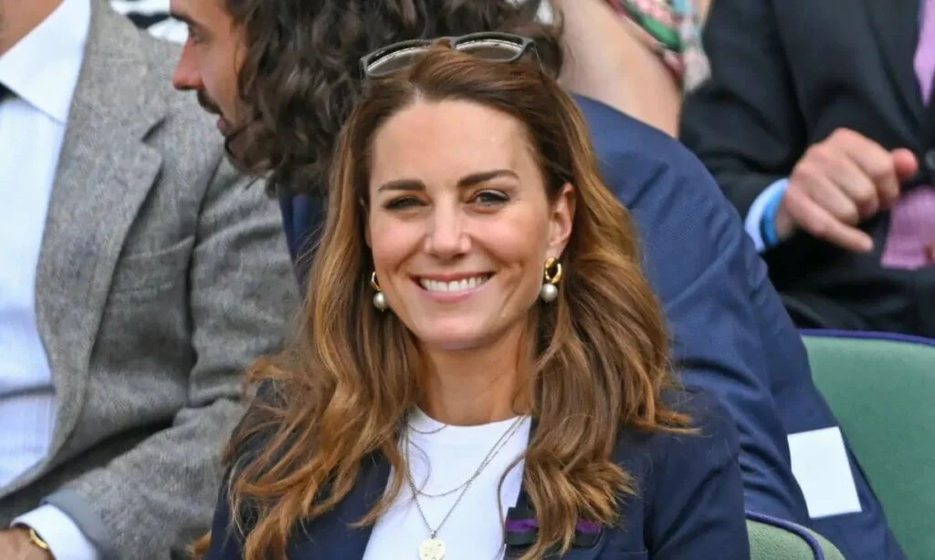 kate-middleton-makes-chic-appearance-at-wimbledon-2021