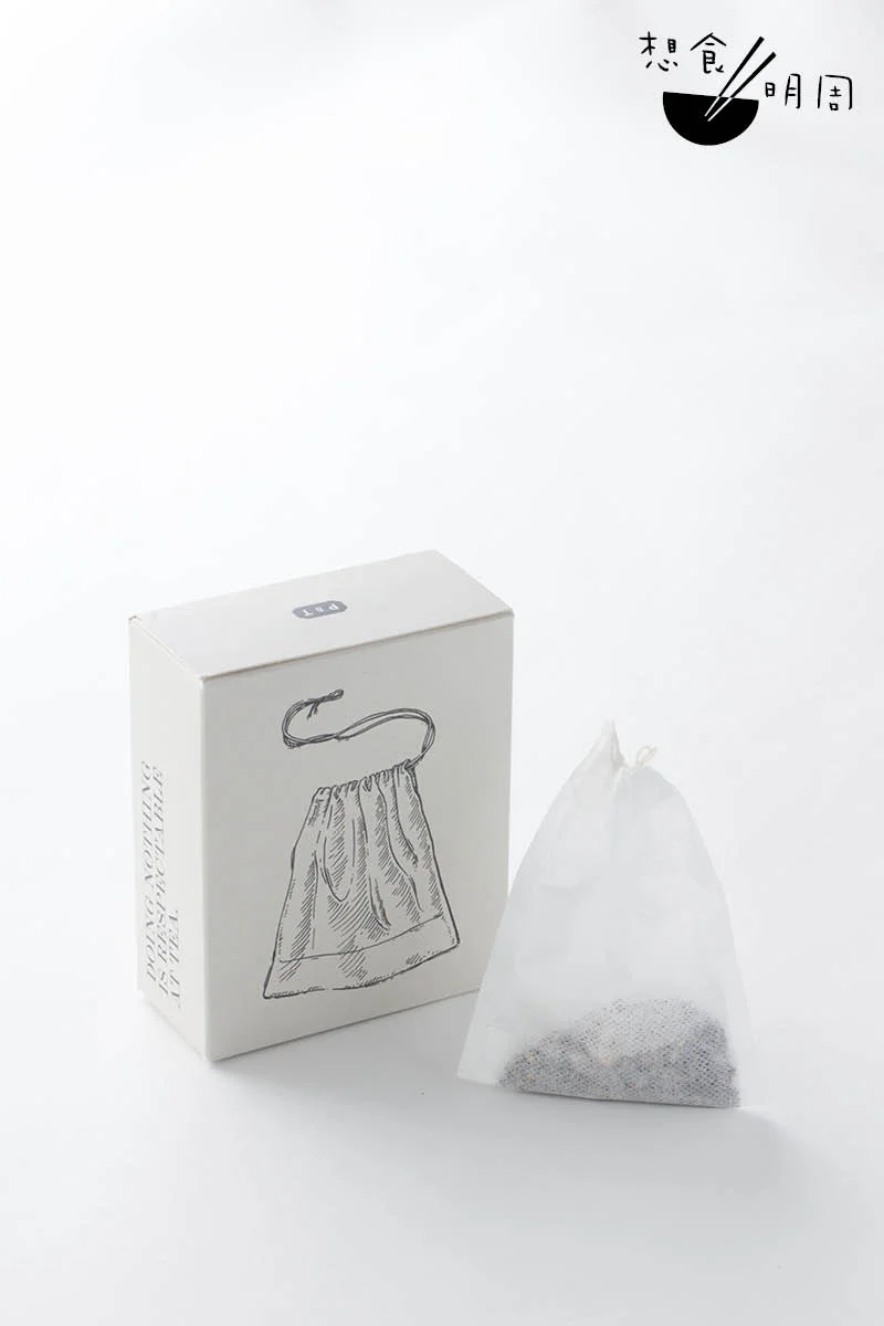  Paper & Tea推出的加大號紙製茶包袋，一盒五十個，可作熱泡或冷泡用。（$120/盒）