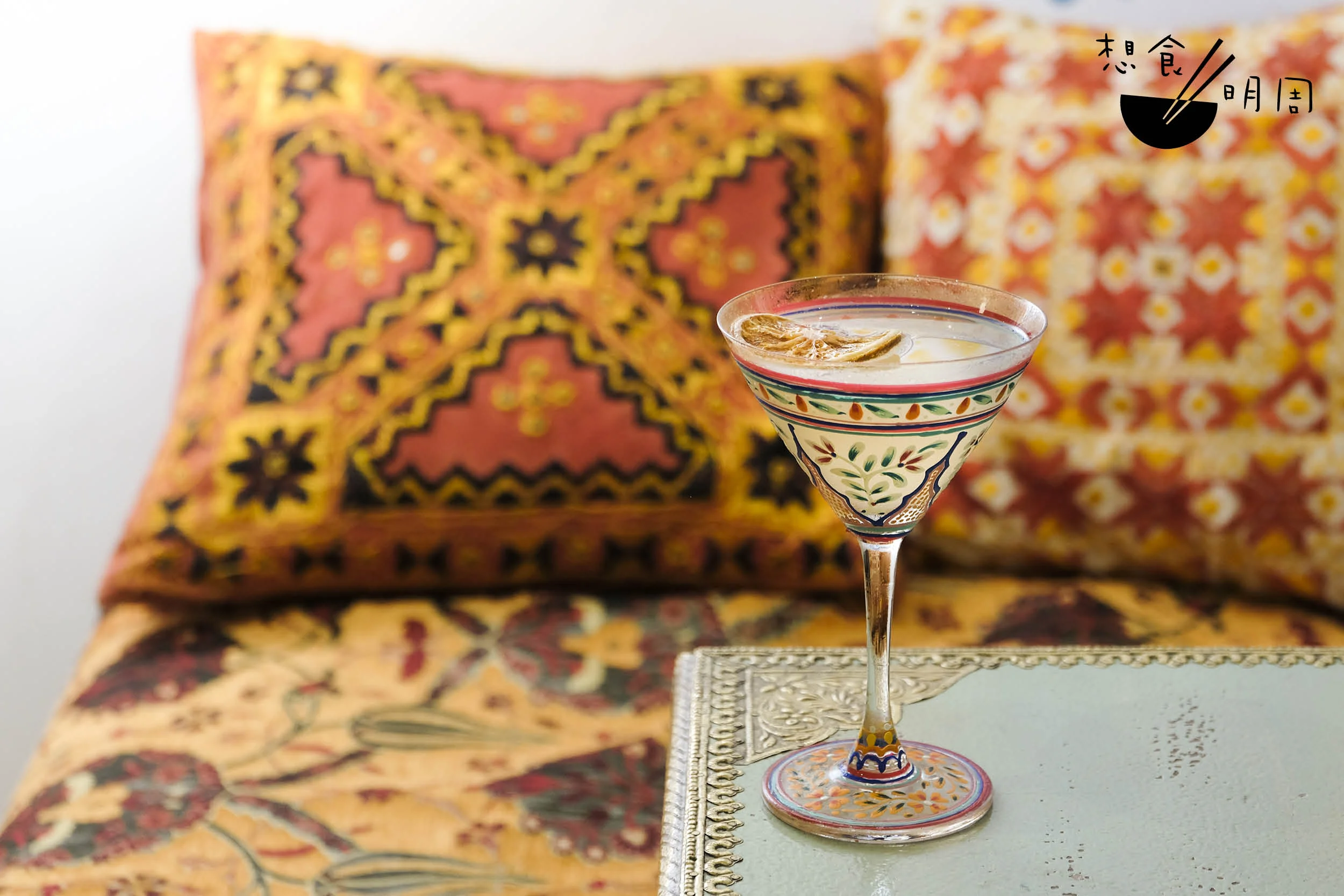 Silk Road // 以OPIHR氈酒調整成的Gin & Tonic，以印度手繪玻璃酒杯盛載，風情十足。（$98）